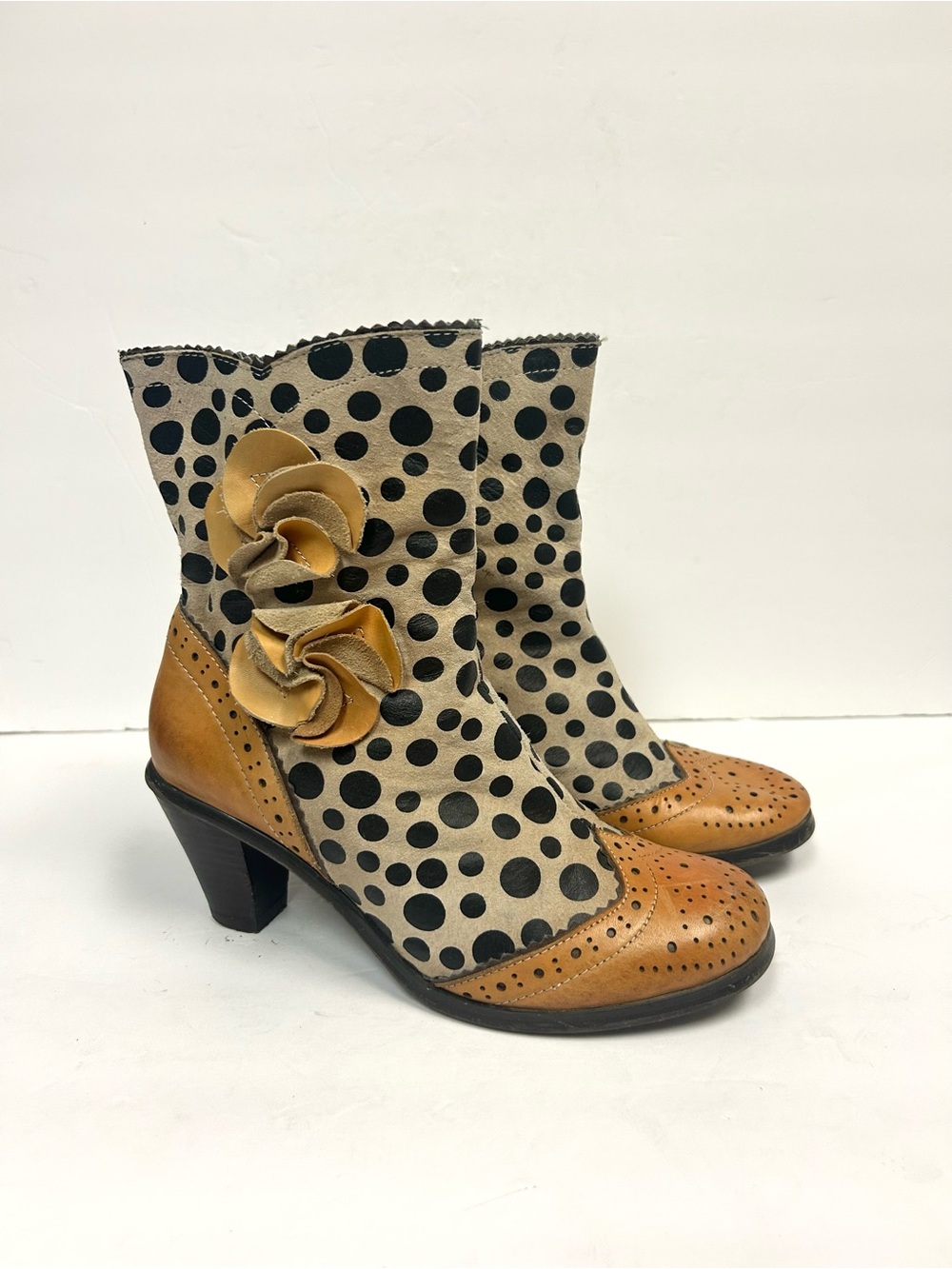 L'Artiste Spring Step Boots Perignon Wing-tip Polka Dot Leather Artsy 39 US 8.5 - Picture 10 of 15